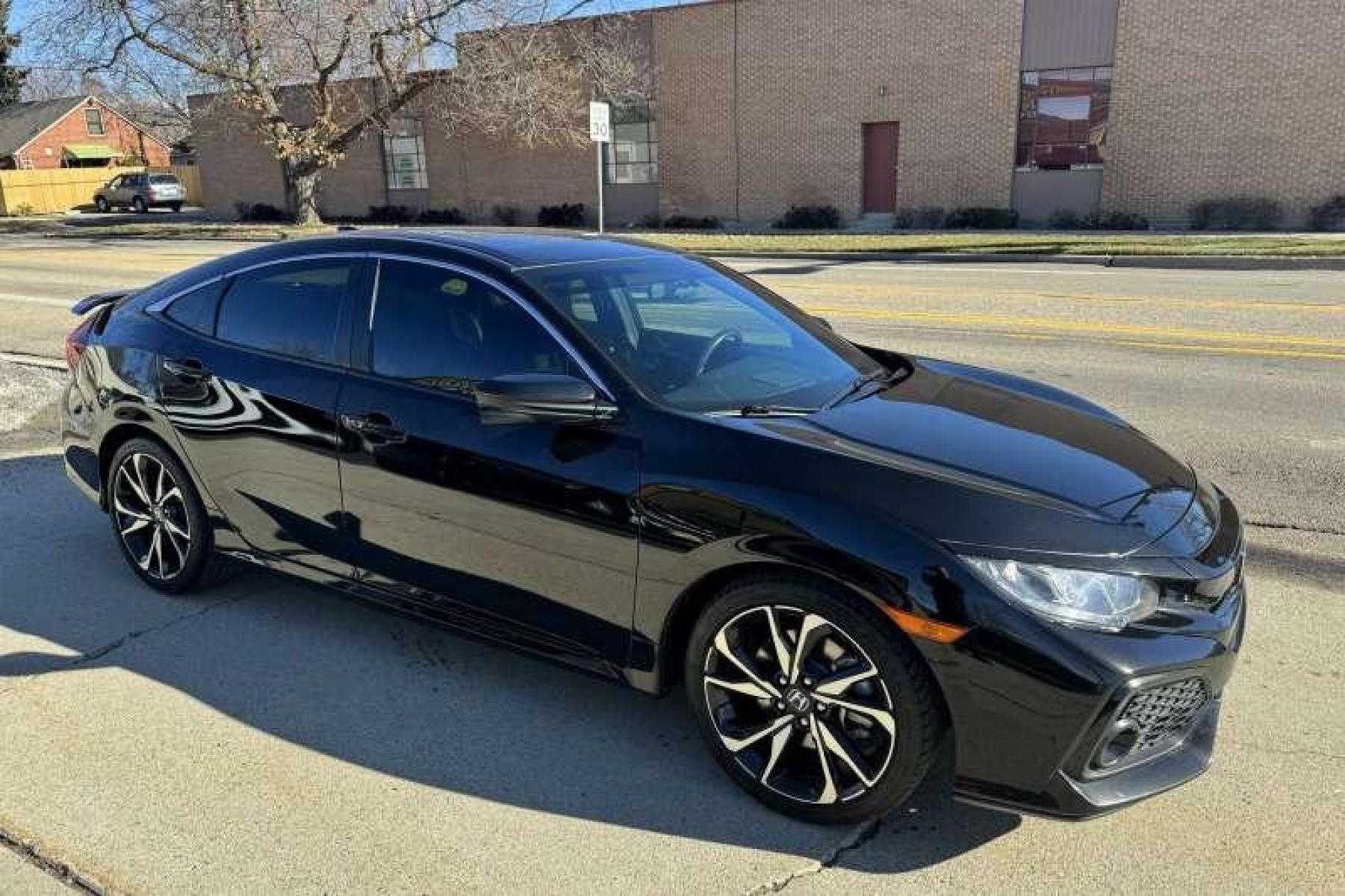 2019 Crystal Black Pearl /Black Honda Civic Si (2HGFC1E55KH) with an 4 Cyl 1.5 Liter Turbo engine, Manual transmission, located at 2304 W. Main St., Boise, ID, 83702, (208) 342-7777, 43.622105, -116.218658 - One Owner Idaho Car! Clean! - Photo #2