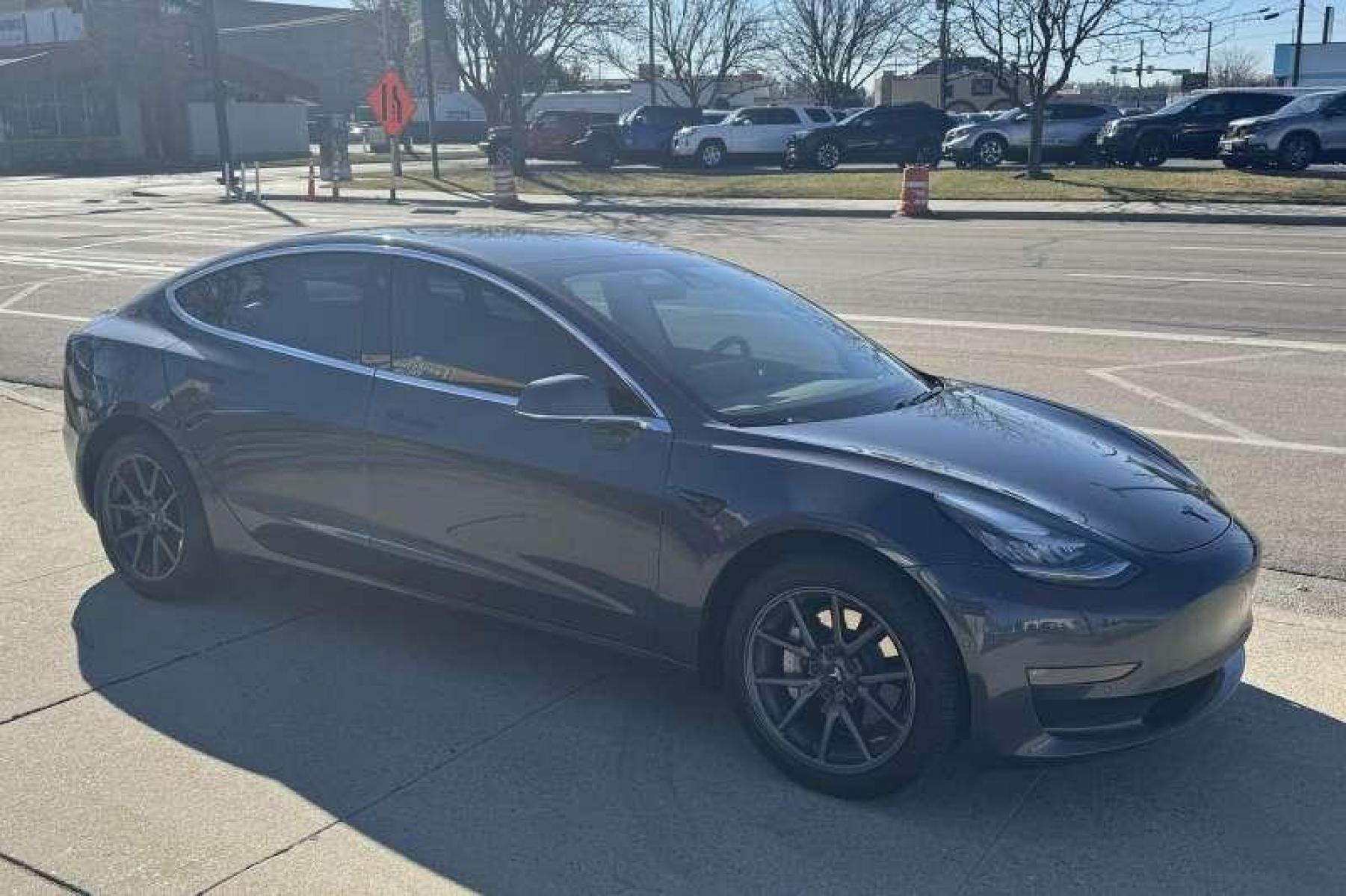 2019 Midnight Silver Metalic /Black Tesla Model 3 Long Range (5YJ3E1EB9KF) with an 75 kWh engine, Automatic transmission, located at 2304 W. Main St., Boise, ID, 83702, (208) 342-7777, 43.622105, -116.218658 - Full Self Driving! Remaining Powertrain/Battery Warranty! - Photo #2