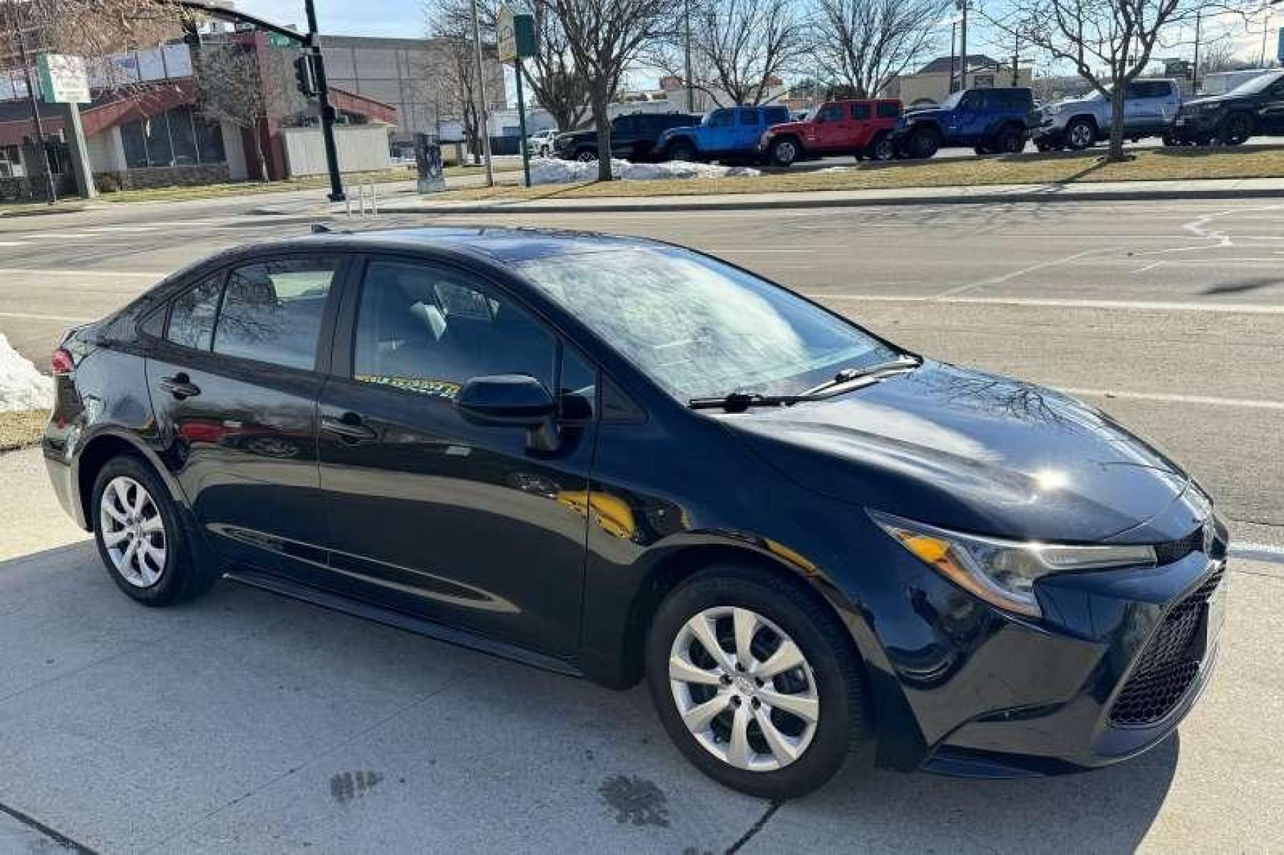 2022 Black /Black Toyota Corolla LE (5YFEPMAE2NP) with an 4 Cyl 1.8 Liter engine, Automatic transmission, located at 2304 W. Main St., Boise, ID, 83702, (208) 342-7777, 43.622105, -116.218658 - Great Fuel Economy! Remaining Factory Warranty! Apple Car Play And Android Auto Capable! - Photo #2