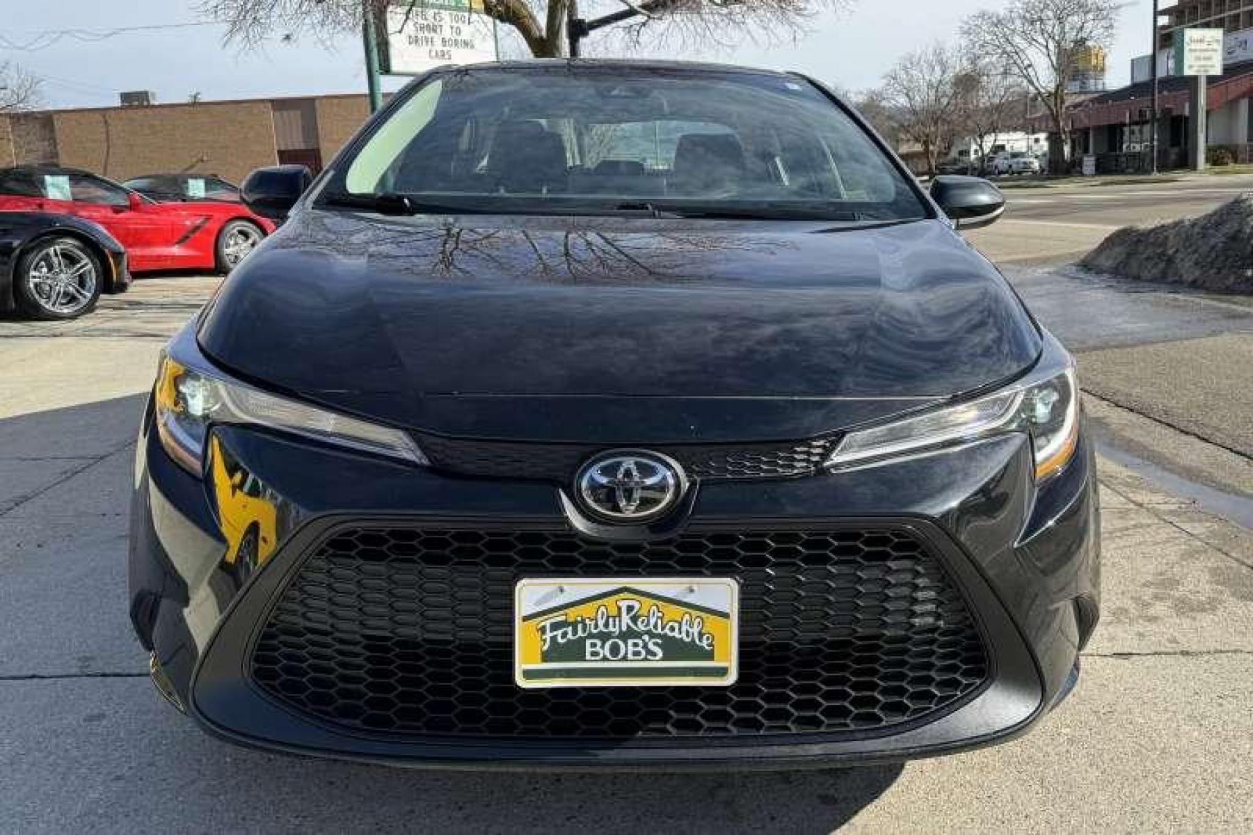2022 Black /Black Toyota Corolla LE (5YFEPMAE2NP) with an 4 Cyl 1.8 Liter engine, Automatic transmission, located at 2304 W. Main St., Boise, ID, 83702, (208) 342-7777, 43.622105, -116.218658 - Great Fuel Economy! Remaining Factory Warranty! Apple Car Play And Android Auto Capable! - Photo #3