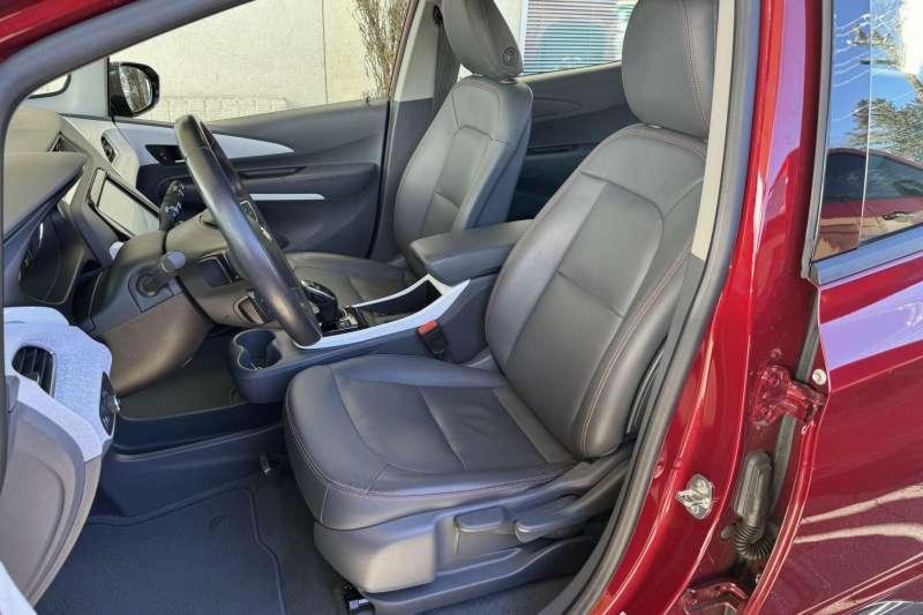 2020 Cajun Red /Dark Galvanized Gray Chevrolet Bolt Premier (1G1FZ6S06L4) with an 66 kWh engine, Automatic transmission, located at 2304 W. Main St., Boise, ID, 83702, (208) 342-7777, 43.622105, -116.218658 - Photo #7