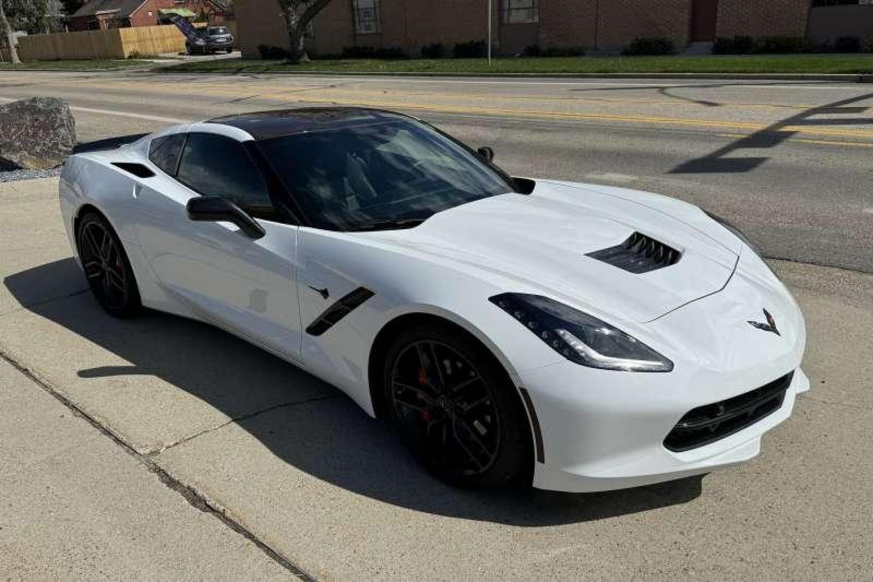 2016 Arctic White /Black Chevrolet Corvette Stingray 3LT (1G1YF2D75G5) with an V8 6.2 Liter engine, Automatic transmission, located at 2304 W. Main St., Boise, ID, 83702, (208) 342-7777, 43.622105, -116.218658 - Well Cared For Low Mileage Corvette! Carbon Fiber Removable Roof! - Photo #16