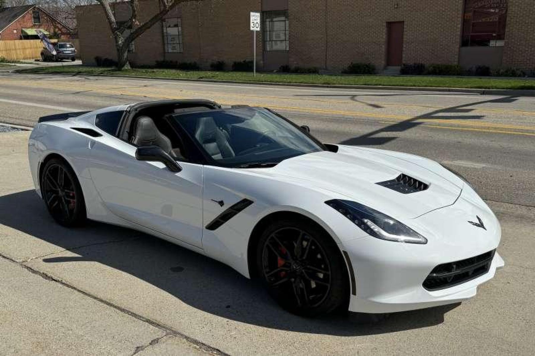 2016 Arctic White /Black Chevrolet Corvette Stingray 3LT (1G1YF2D75G5) with an V8 6.2 Liter engine, Automatic transmission, located at 2304 W. Main St., Boise, ID, 83702, (208) 342-7777, 43.622105, -116.218658 - Well Cared For Low Mileage Corvette! Carbon Fiber Removable Roof! - Photo #3