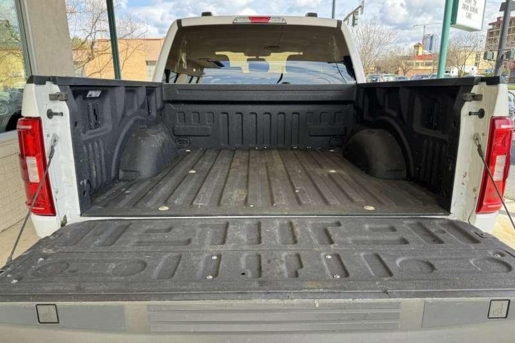 2021 Oxford White /Dark Slate Cloth Ford F-150 SuperCrew XLT (1FTFW1E57MF) with an V8 5.0 Liter engine, Automatic transmission, located at 2304 W. Main St., Boise, ID, 83702, (208) 342-7777, 43.622105, -116.218658 - SuperCrew F-150! Nicely Optioned! Ready To Go! - Photo #15