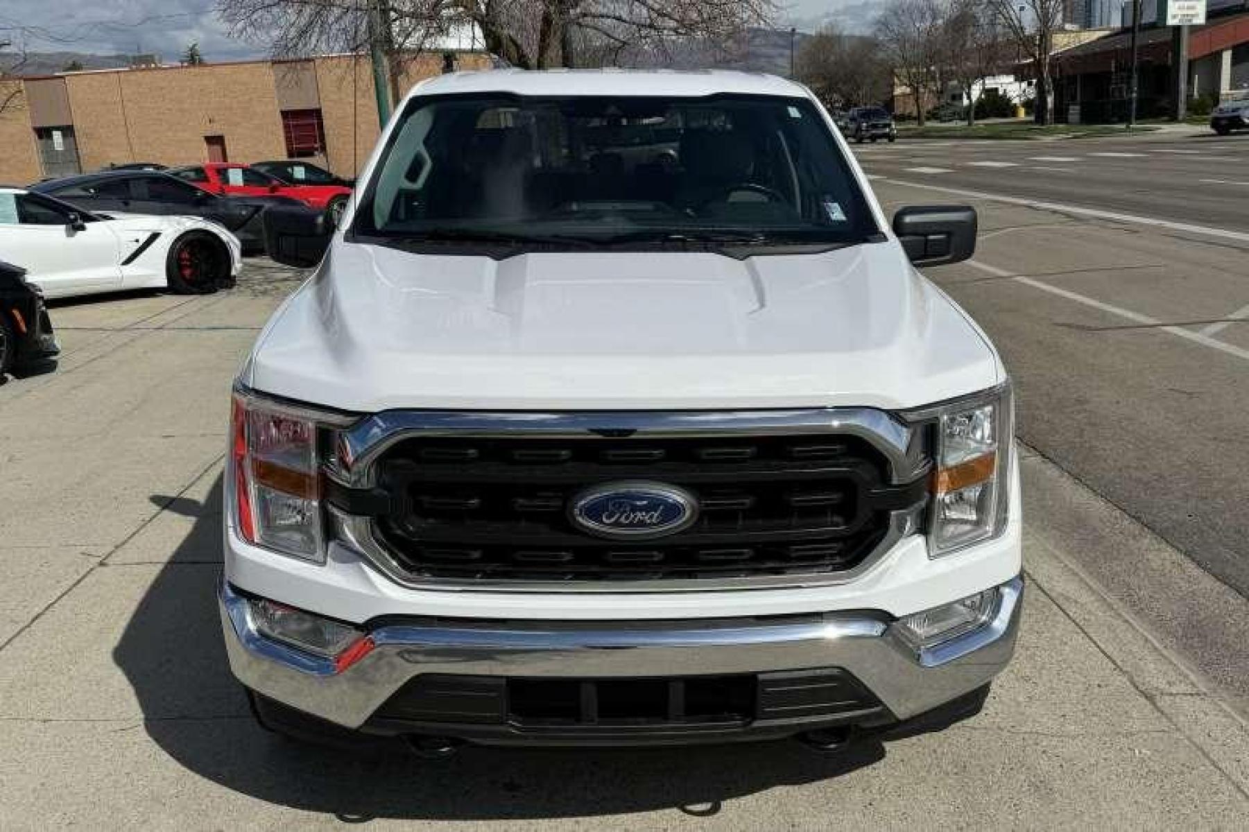 2021 Oxford White /Dark Slate Cloth Ford F-150 SuperCrew XLT (1FTFW1E57MF) with an V8 5.0 Liter engine, Automatic transmission, located at 2304 W. Main St., Boise, ID, 83702, (208) 342-7777, 43.622105, -116.218658 - SuperCrew F-150! Nicely Optioned! Ready To Go! - Photo #4