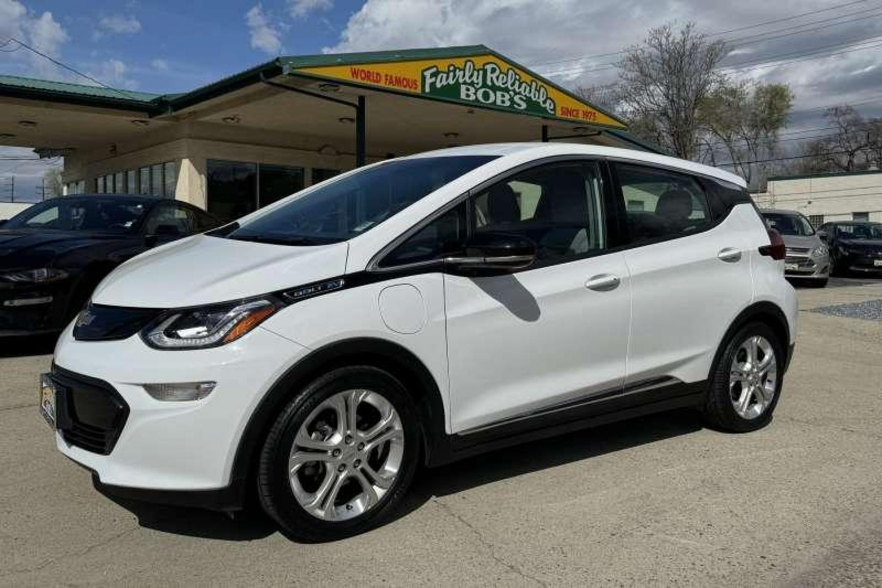 2017 Summit White /Dark Galvanized/Sky Cool Gray Chevrolet Bolt LT (1G1FW6S01H4) with an 60 kWh engine, Automatic transmission, located at 2304 W. Main St., Boise, ID, 83702, (208) 342-7777, 43.622105, -116.218658 - Car Qualifies For The EV Tax Credit! Main Drive Battery Warranty Until August 17, 2031 or 132201 Miles! New Tires Too! - Photo #0