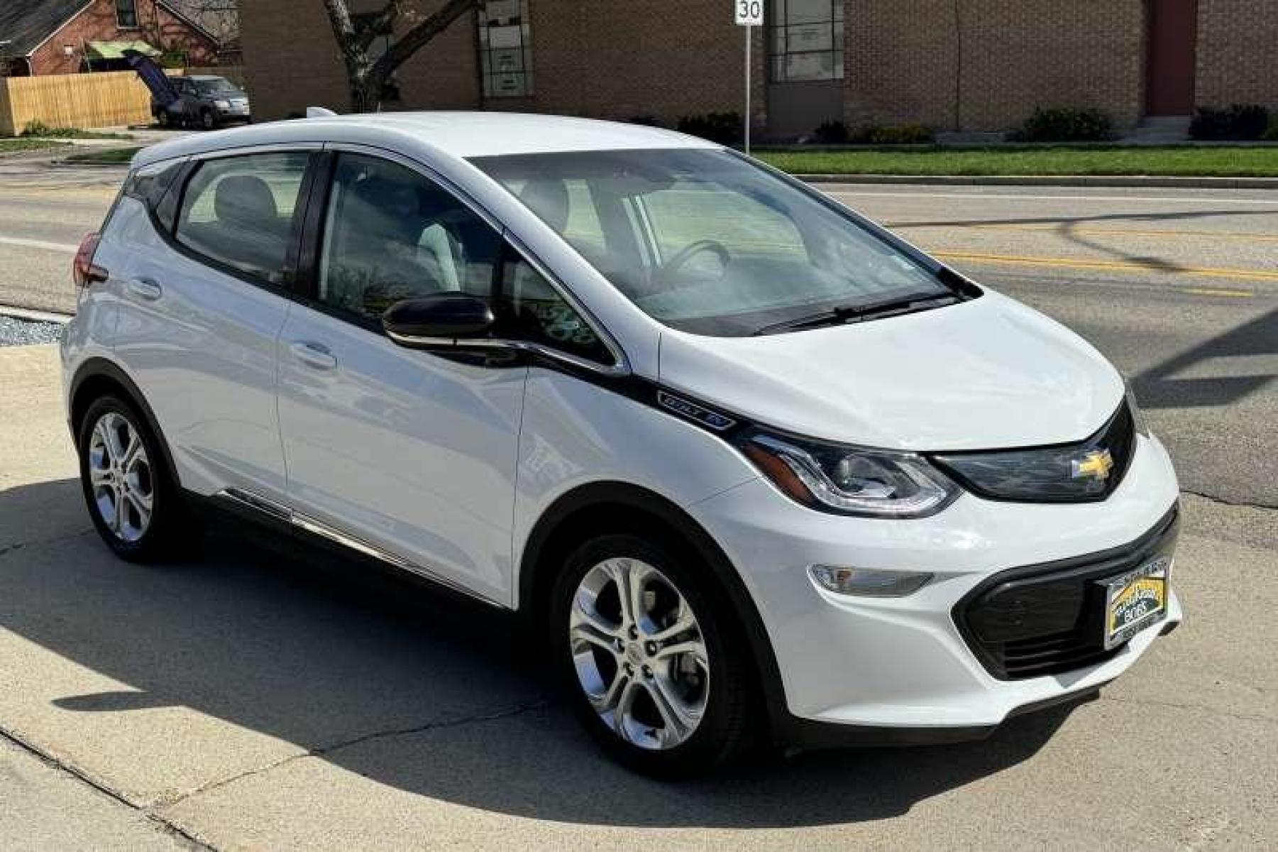 2017 Summit White /Dark Galvanized/Sky Cool Gray Chevrolet Bolt LT (1G1FW6S01H4) with an 60 kWh engine, Automatic transmission, located at 2304 W. Main St., Boise, ID, 83702, (208) 342-7777, 43.622105, -116.218658 - Car Qualifies For The EV Tax Credit! Main Drive Battery Warranty Until August 17, 2031 or 132201 Miles! New Tires Too! - Photo #2