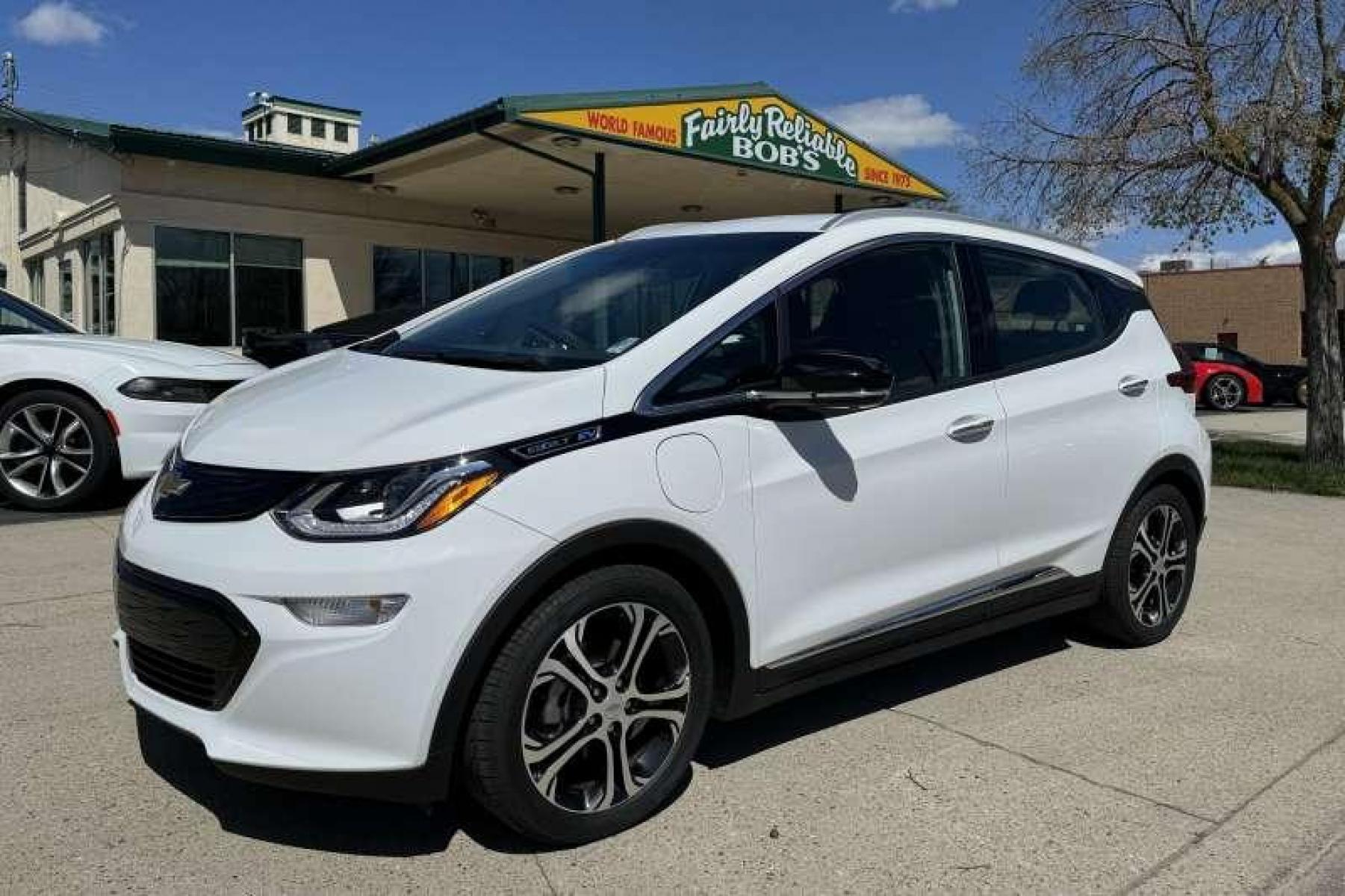 2020 Summit White /Dark Galvanized Gray Chevrolet Bolt Premier (1G1FZ6S01L4) with an 66 kWh engine, Automatic transmission, located at 2304 W. Main St., Boise, ID, 83702, (208) 342-7777, 43.622105, -116.218658 - Photo #0