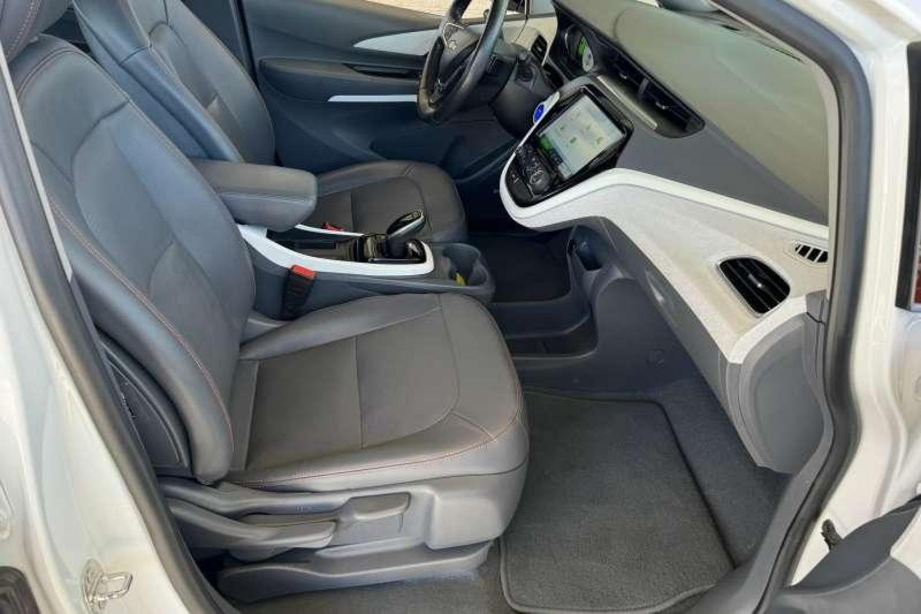 2020 Summit White /Dark Galvanized Gray Chevrolet Bolt Premier (1G1FZ6S01L4) with an 66 kWh engine, Automatic transmission, located at 2304 W. Main St., Boise, ID, 83702, (208) 342-7777, 43.622105, -116.218658 - Car Qualifies For The EV Tax Credit! Main Drive Battery Warranty Until February 25, 2032 or 143,960 Miles! - Photo #16