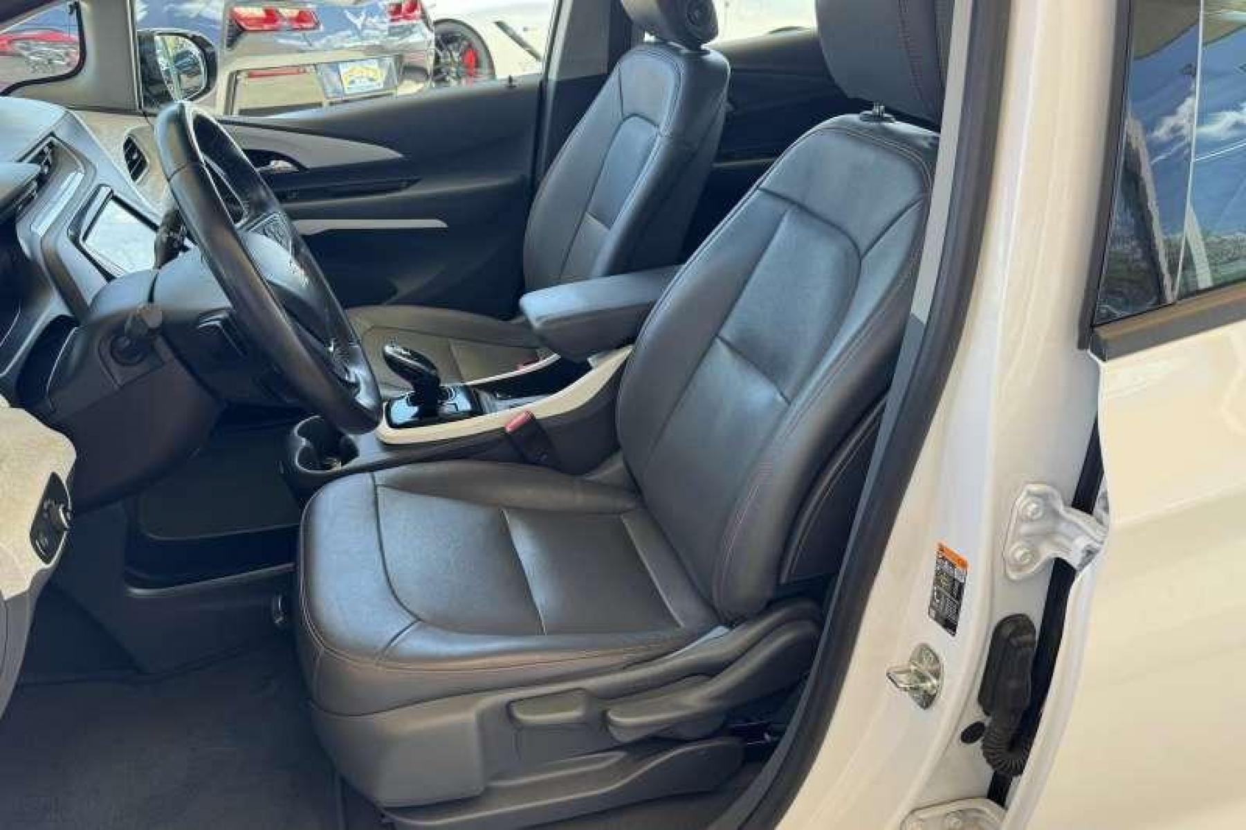 2020 Summit White /Dark Galvanized Gray Chevrolet Bolt Premier (1G1FZ6S01L4) with an 66 kWh engine, Automatic transmission, located at 2304 W. Main St., Boise, ID, 83702, (208) 342-7777, 43.622105, -116.218658 - Photo #8