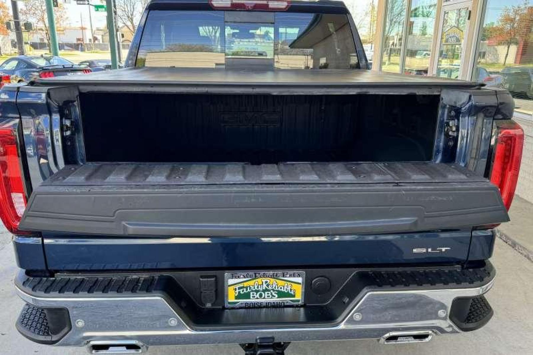 2020 Northsky Blue Metallic /Shale GMC Sierra 1500 Crew Cab SLT (1GTU9DED6LZ) with an V8 5.3 Liter engine, Automatic transmission, located at 2304 W. Main St., Boise, ID, 83702, (208) 342-7777, 43.622105, -116.218658 - Highly Optioned! New Tires! Ready To Go! - Photo #25