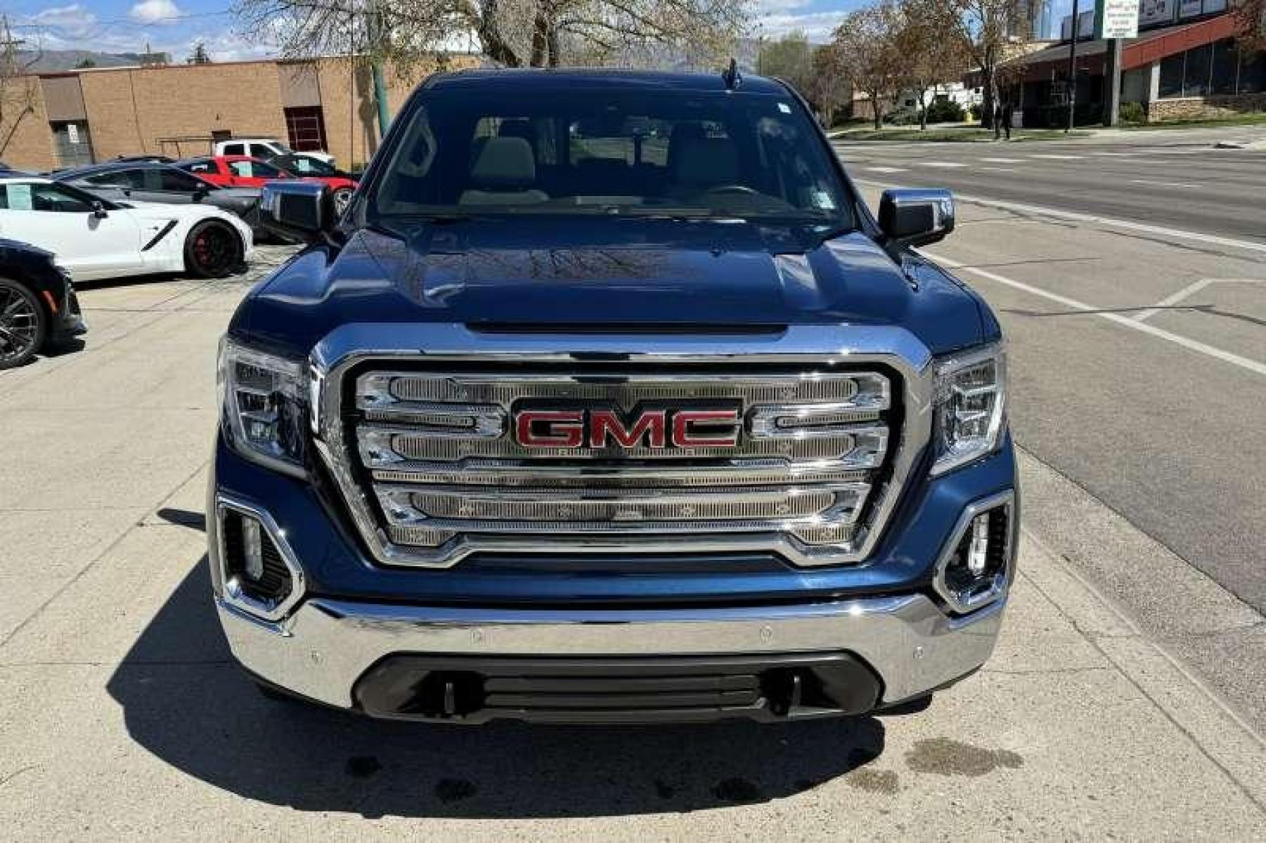 2020 Northsky Blue Metallic /Shale GMC Sierra 1500 Crew Cab SLT (1GTU9DED6LZ) with an V8 5.3 Liter engine, Automatic transmission, located at 2304 W. Main St., Boise, ID, 83702, (208) 342-7777, 43.622105, -116.218658 - Highly Optioned! New Tires! Ready To Go! - Photo #3