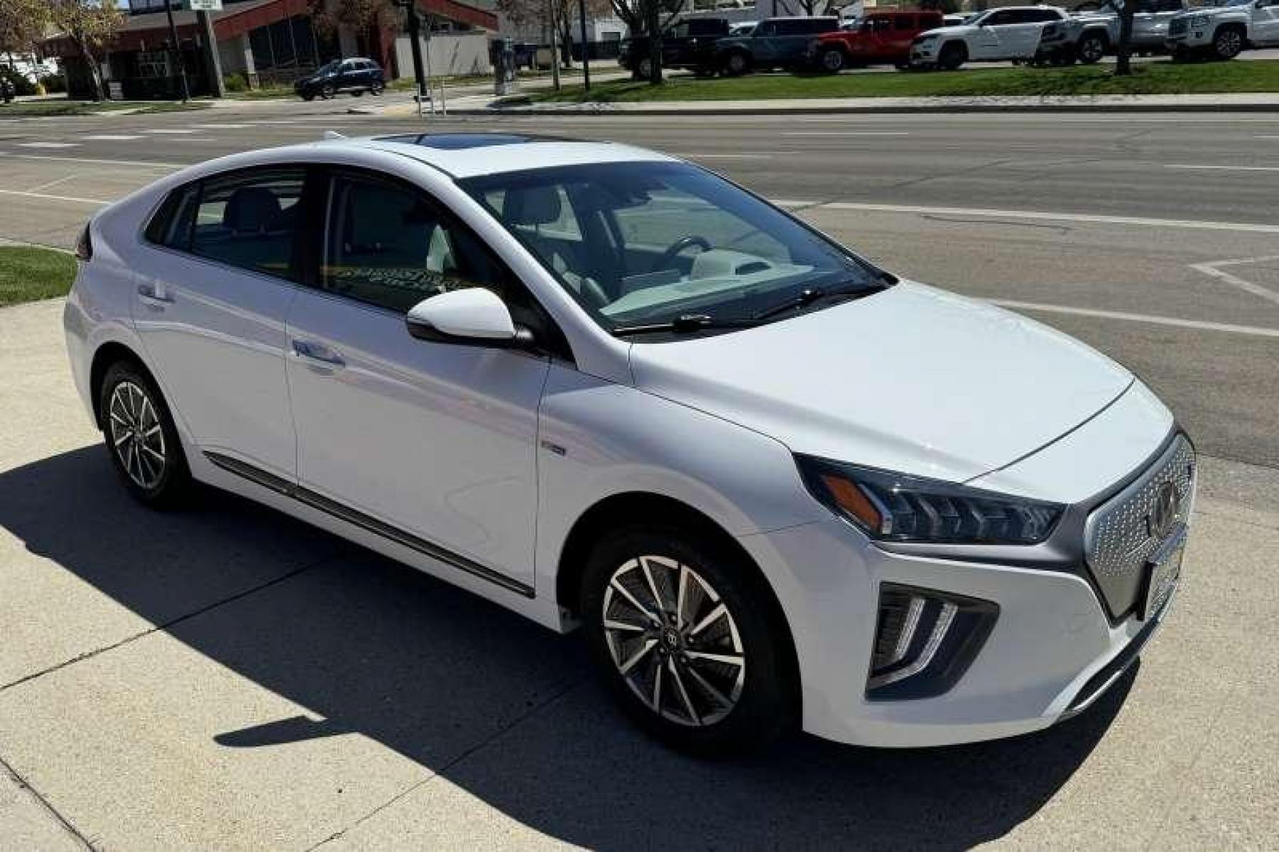 2020 White /Gray Hyundai Ioniq Hatchback Limited (KMHC85LJ1LU) with an 38.3 kWh engine, Automatic transmission, located at 2304 W. Main St., Boise, ID, 83702, (208) 342-7777, 43.622105, -116.218658 - Great Daily Commuter! Loaded With Safety Features! Qualifies For The EV Tax Credit! New Tires Too! - Photo #2