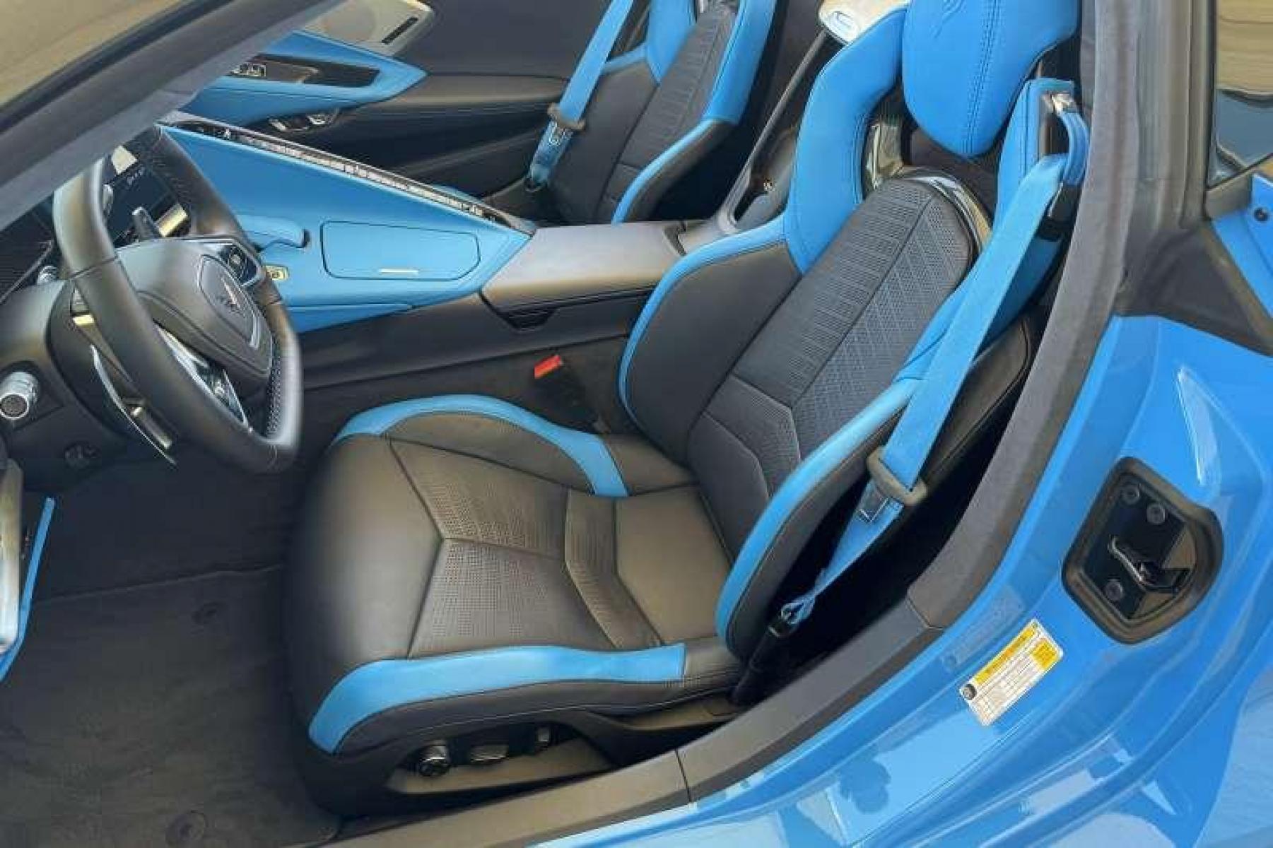 2022 Rapid Blue /Tension/Twilight Blue Chevrolet Corvette Stingray Convertible 3LT (1G1YC3D44N5) with an V8 5.5 Liter engine, Automatic transmission, located at 2304 W. Main St., Boise, ID, 83702, (208) 342-7777, 43.622105, -116.218658 - Rapid Blue Convertible! Remaining Factory Warranty! Only 1,800 Miles! Super Cool! - Photo #7