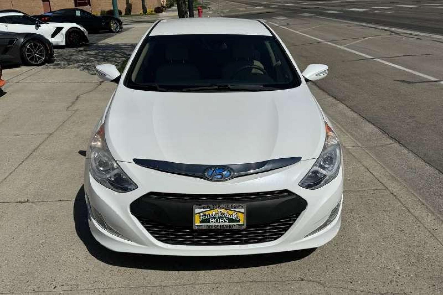 2015 Diamond White Pearl /Camel Hyundai Sonata Hybrid (KMHEC4A45FA) with an 4 Cyl 2.4 Liter Hybrid engine, Automatic transmission, located at 2304 W. Main St., Boise, ID, 83702, (208) 342-7777, 43.622105, -116.218658 - Low Mileage! New Tires! Great Fuel Economy! Smooth Ride! - Photo #3